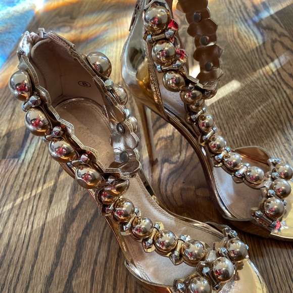 Heels - Picture 3 of 3